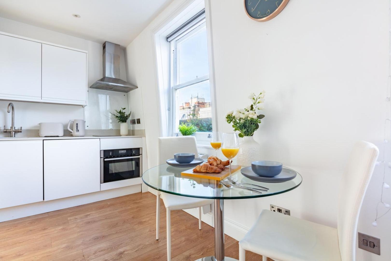 Bnbnook - Modern 1br With Balcony In The Heart Of West End Appartement Londres