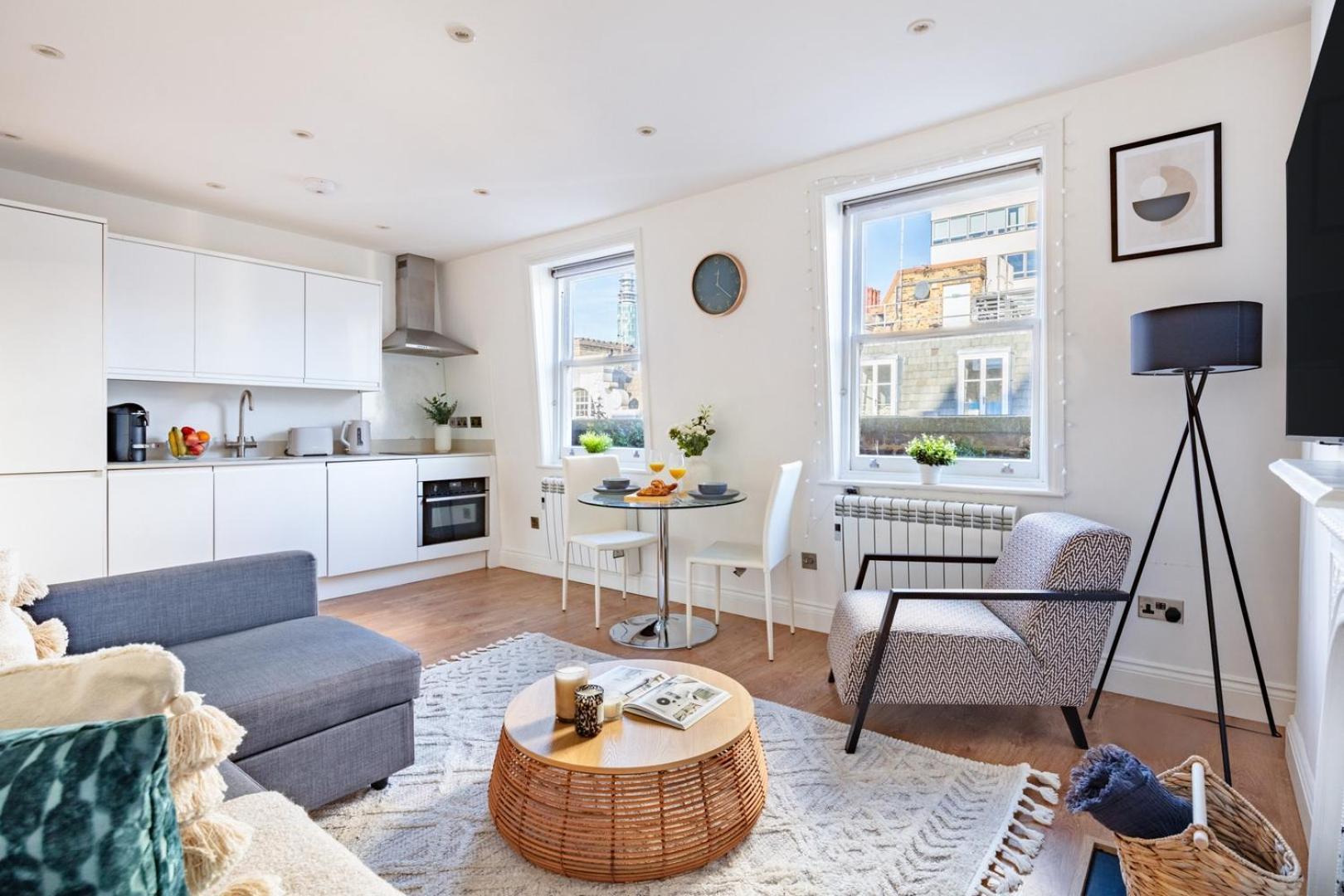 Bnbnook - Modern 1br With Balcony In The Heart Of West End *